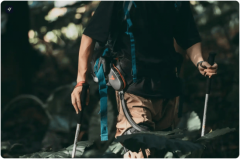 火遍全网的爬山神器穿戴帮力机械人PEAK